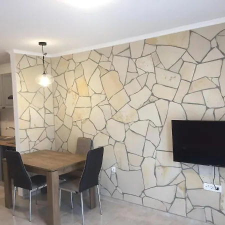 Spacious In A Quiet Neighborhood Appartamento